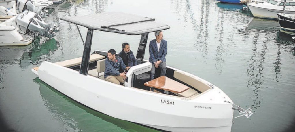 Une entreprise Basque fabrique le premier bateau solaire